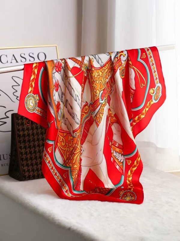 Intellectual Elegant Light Luxury Gift Silk Small Square Towel Silk Scarf - Image 4