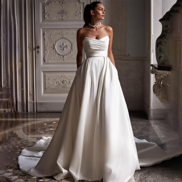 Four Seasons New Style White Satin Tube Top Simple Dress - Image 3