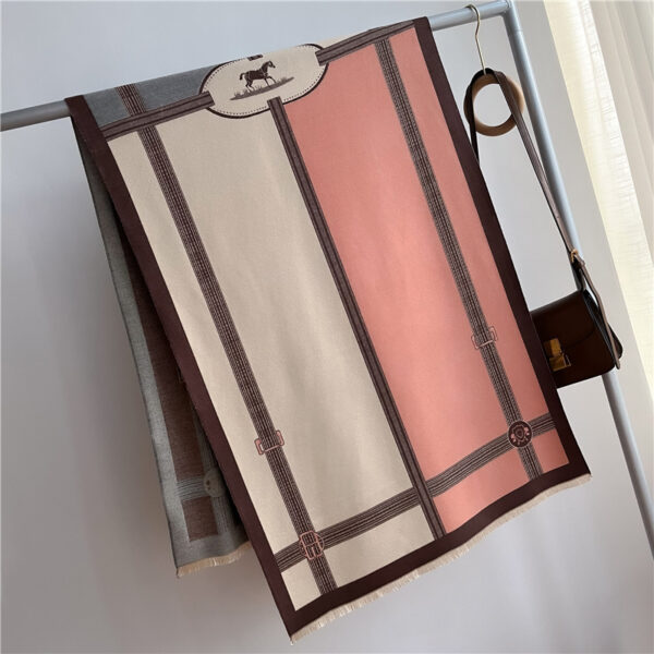 Women's Stitching Thickening Shawl Fashion - Image 6